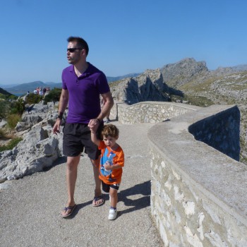 Alex y Eric en el Mirador dels Colomer, Mallorca.