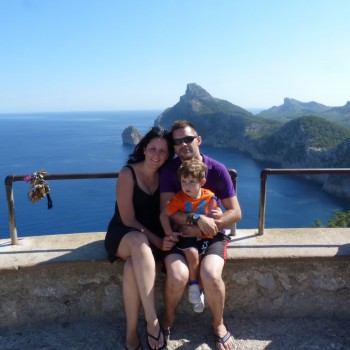 La Lupa Viajera Family en el Mirador dels Colomer, Mallorca.