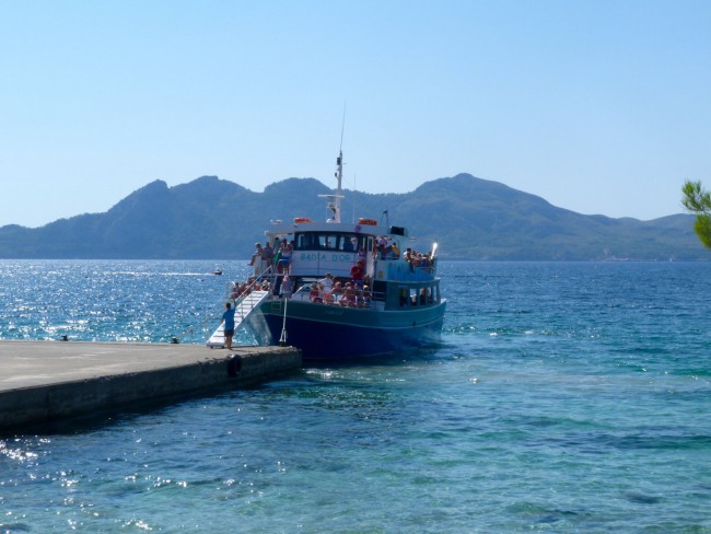 Ferry polleÇa a cala formentor, Mallorca.