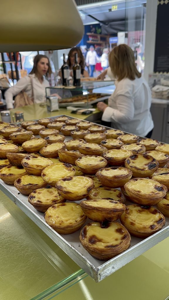 Fábrica de pasteis de Nata, Comer en Oporto.  La lupa viajera