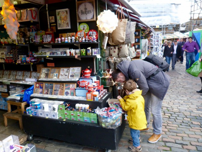 Alex y Eric en el mercadillo de Camden Look
